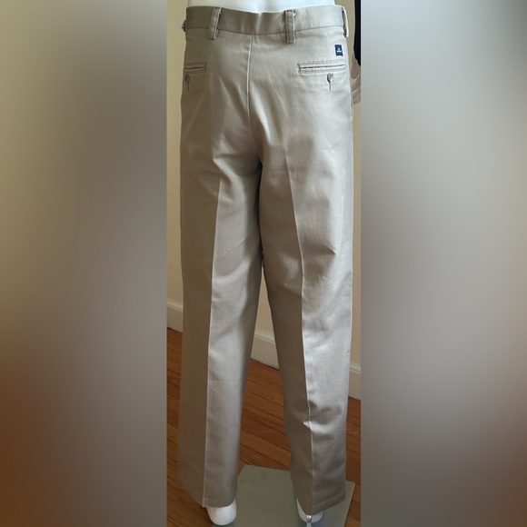 Dockers Classic Fit Khakis Pleated In Front.Deep Pockets Sz 34. 100% Cotton. - Picture 3 of 16